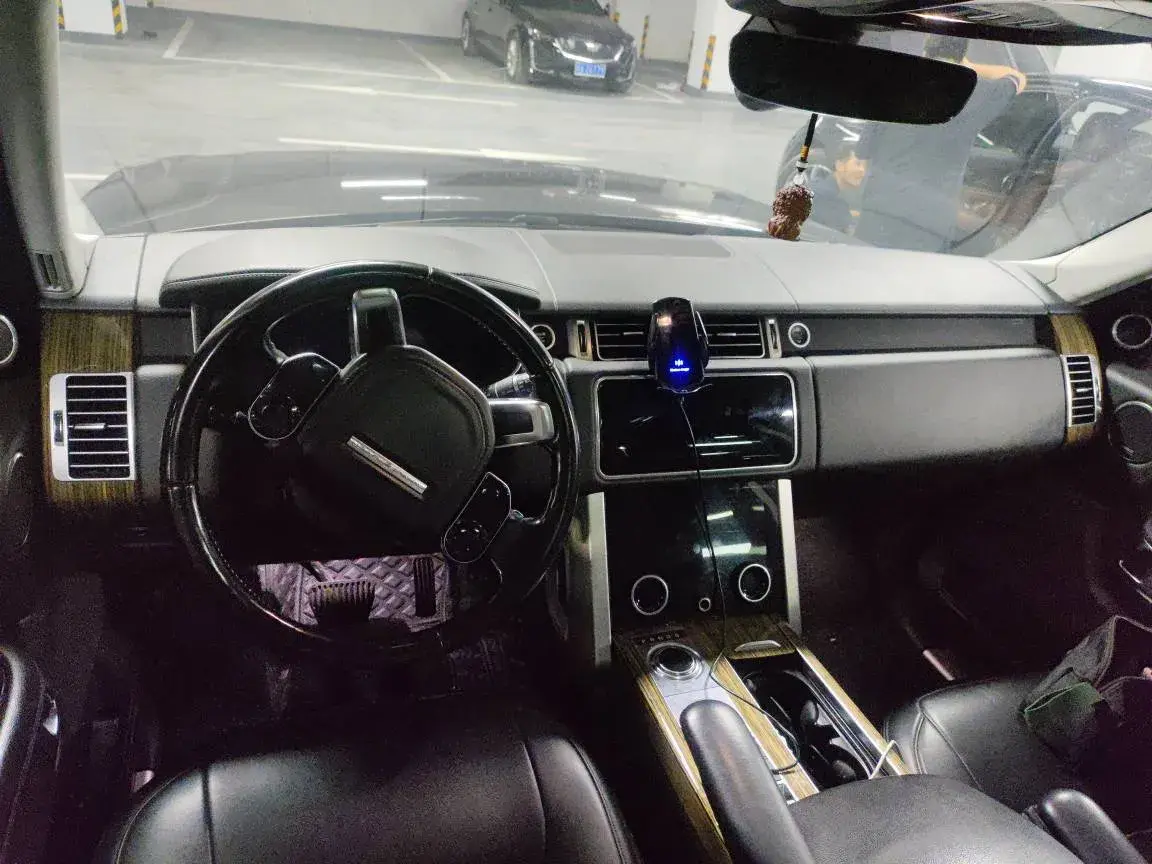 2018 LAND ROVER thumbnail 3