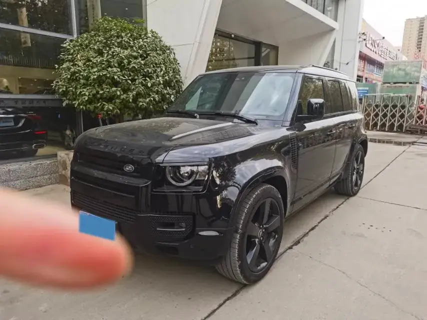 2025 Land Rover Defender 3.0T 400HP L6 8AT