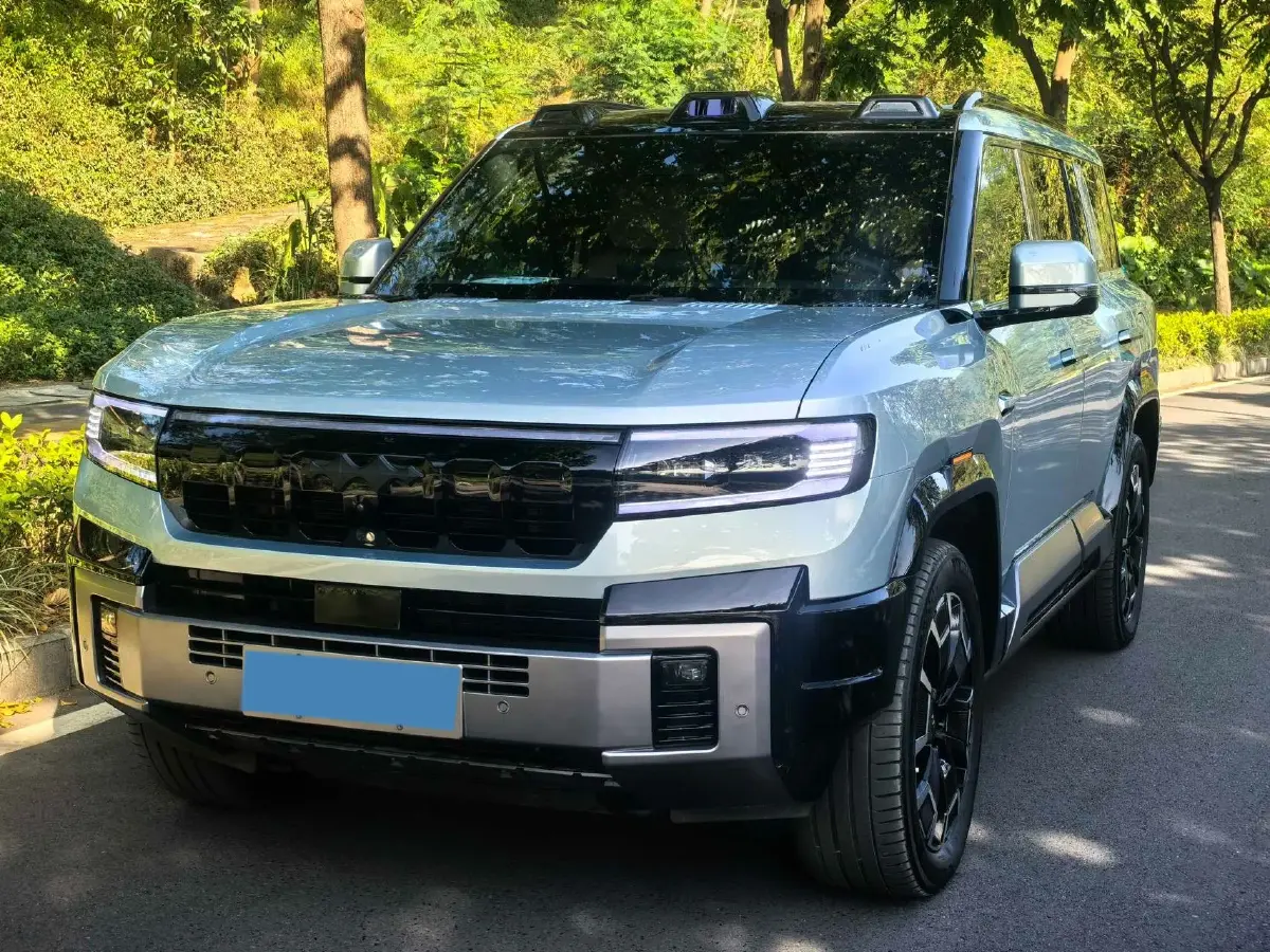 2025 FangChengBao Bao 8 2.0T 245HP L4 E-CVT PHEV 36.8KWH
