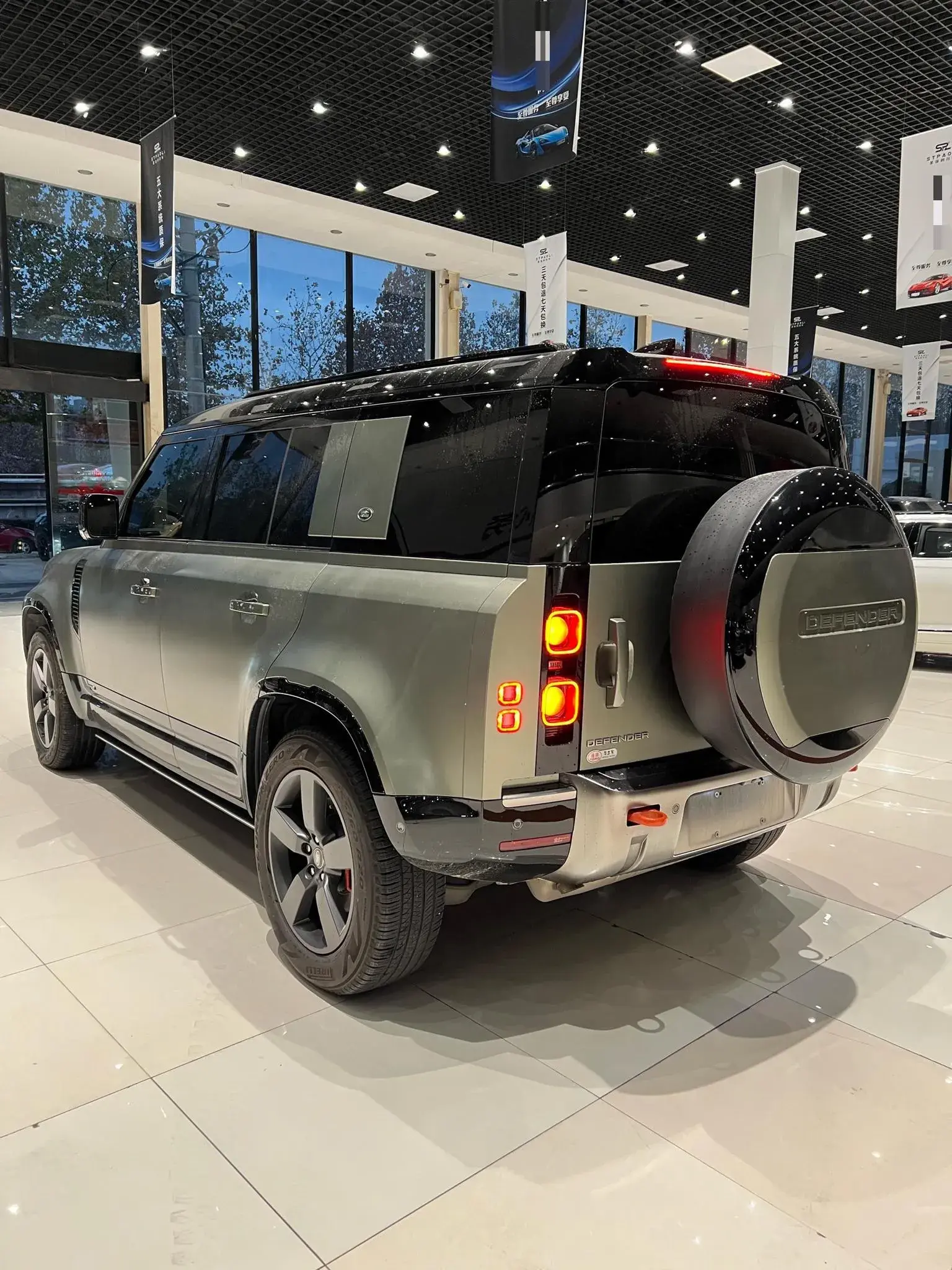 2023 LAND ROVER thumbnail 3