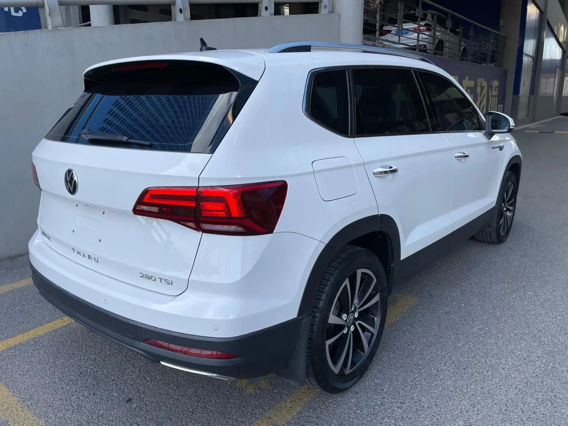 2022 VOLKSWAGEN THARU thumbnail 4