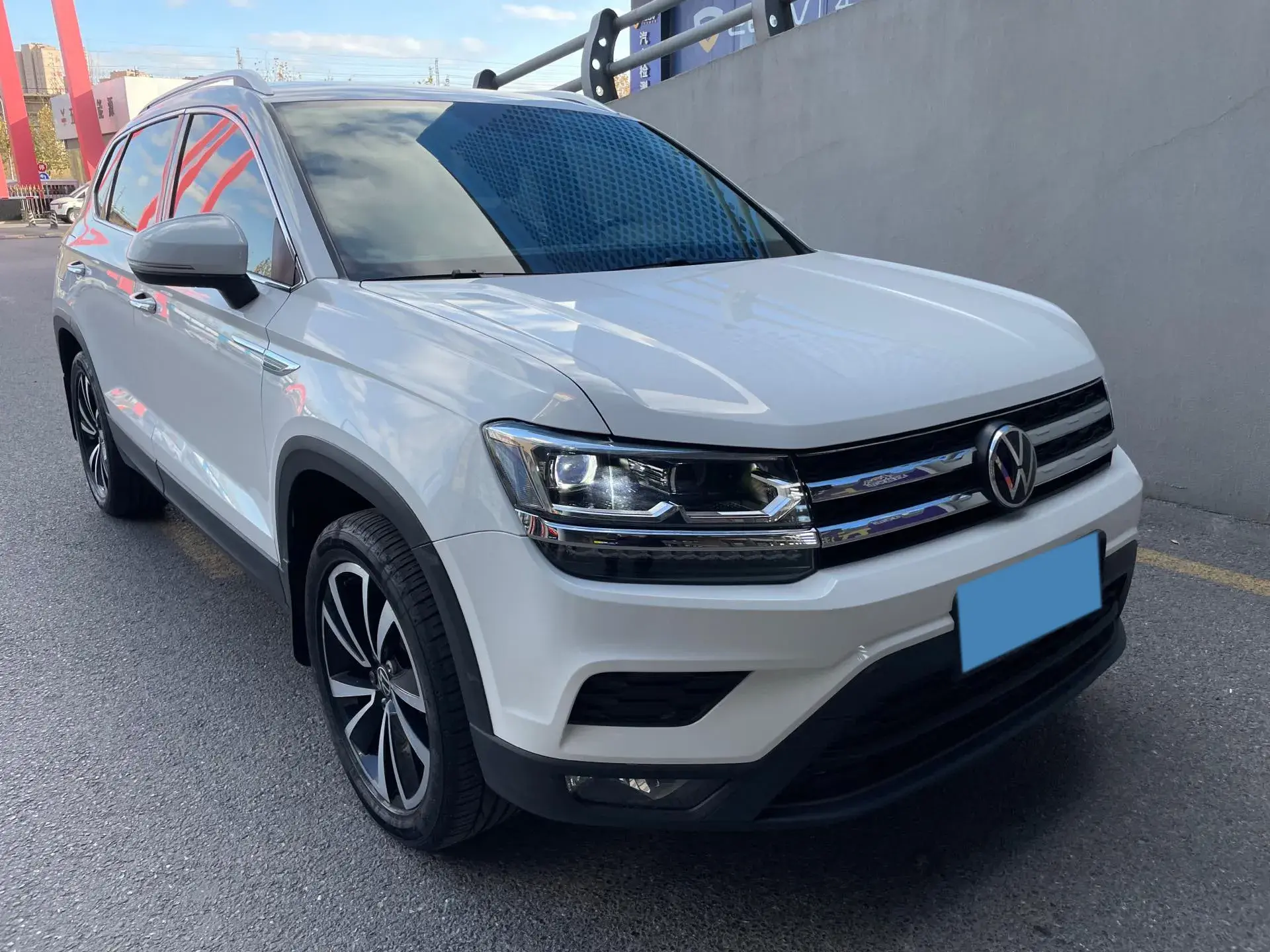 2022 VOLKSWAGEN THARU thumbnail 3