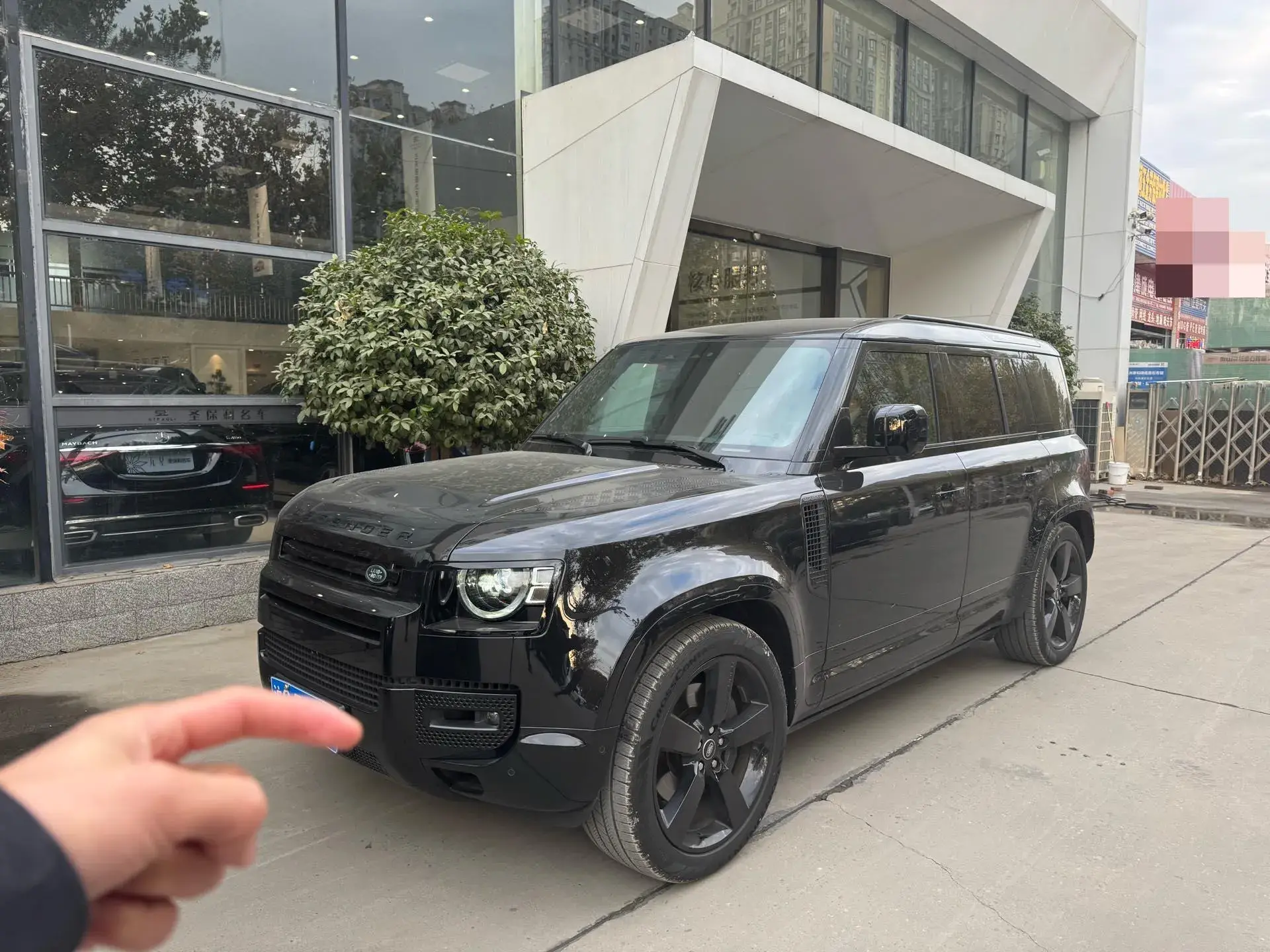 2025 LAND ROVER view 1