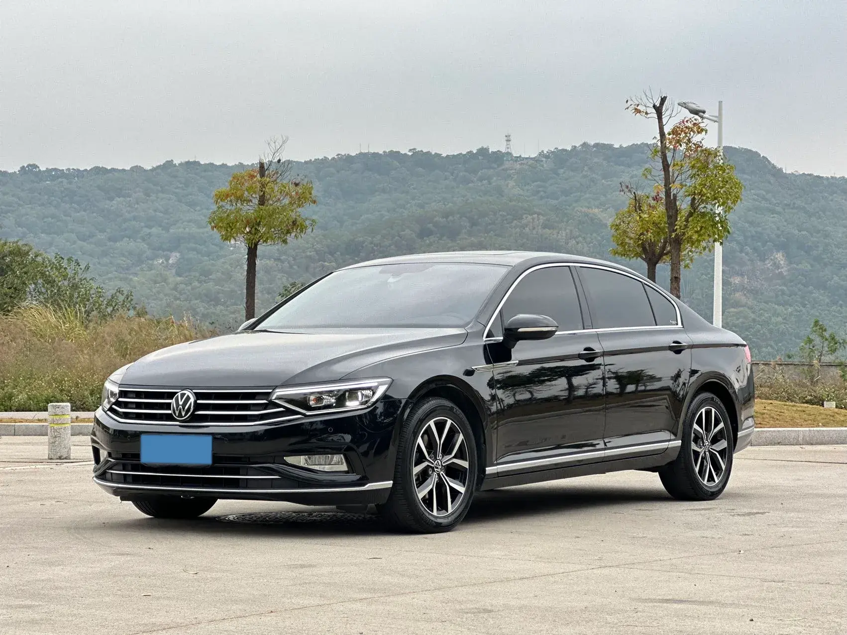 2020 VOLKSWAGEN MAGOTAN view 1