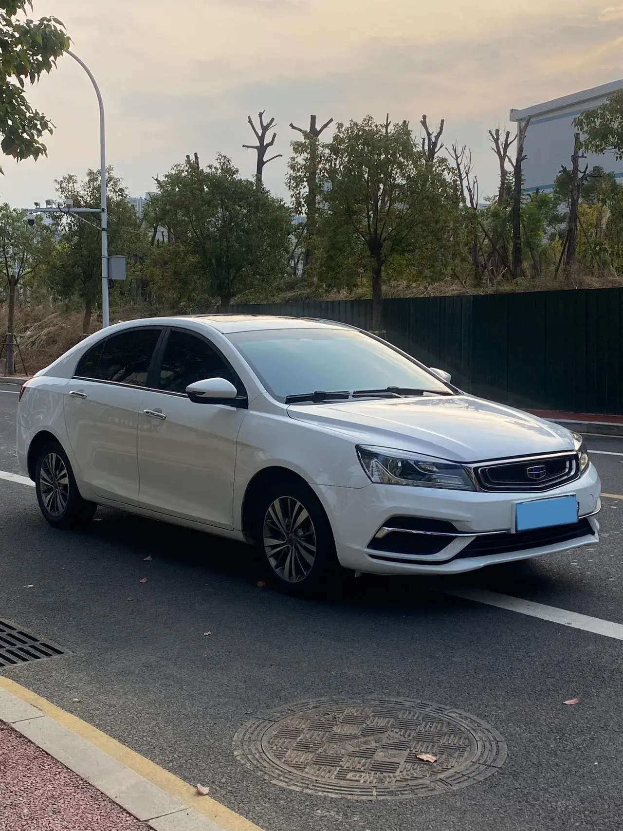 2018 GEELY EMGRAND thumbnail 3