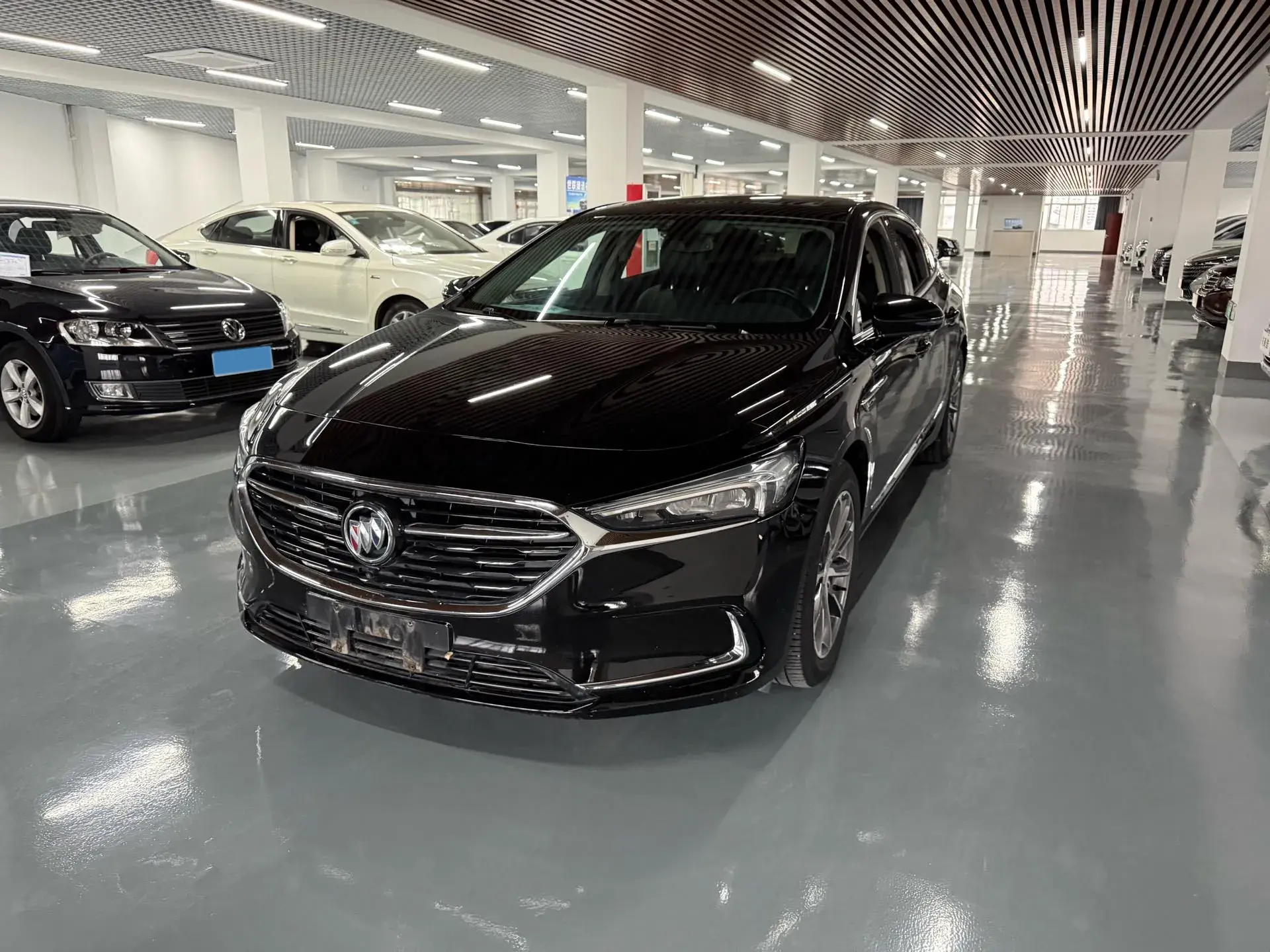 2022 BUICK LARCOSSE view 1