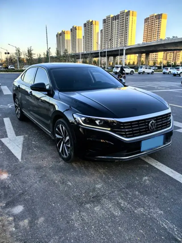 2023 VOLKSWAGEN PASSAT thumbnail 3