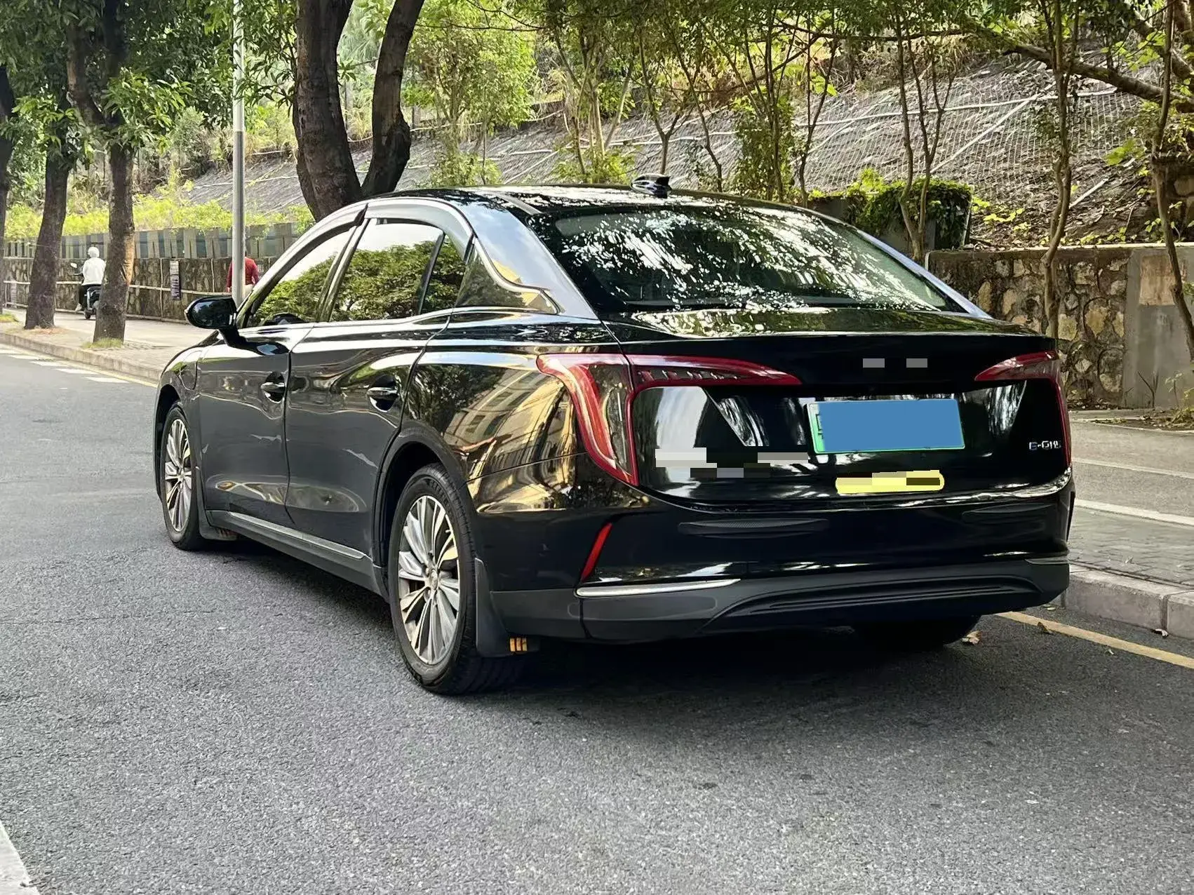 2022 HONGQI E-QM5 thumbnail 2