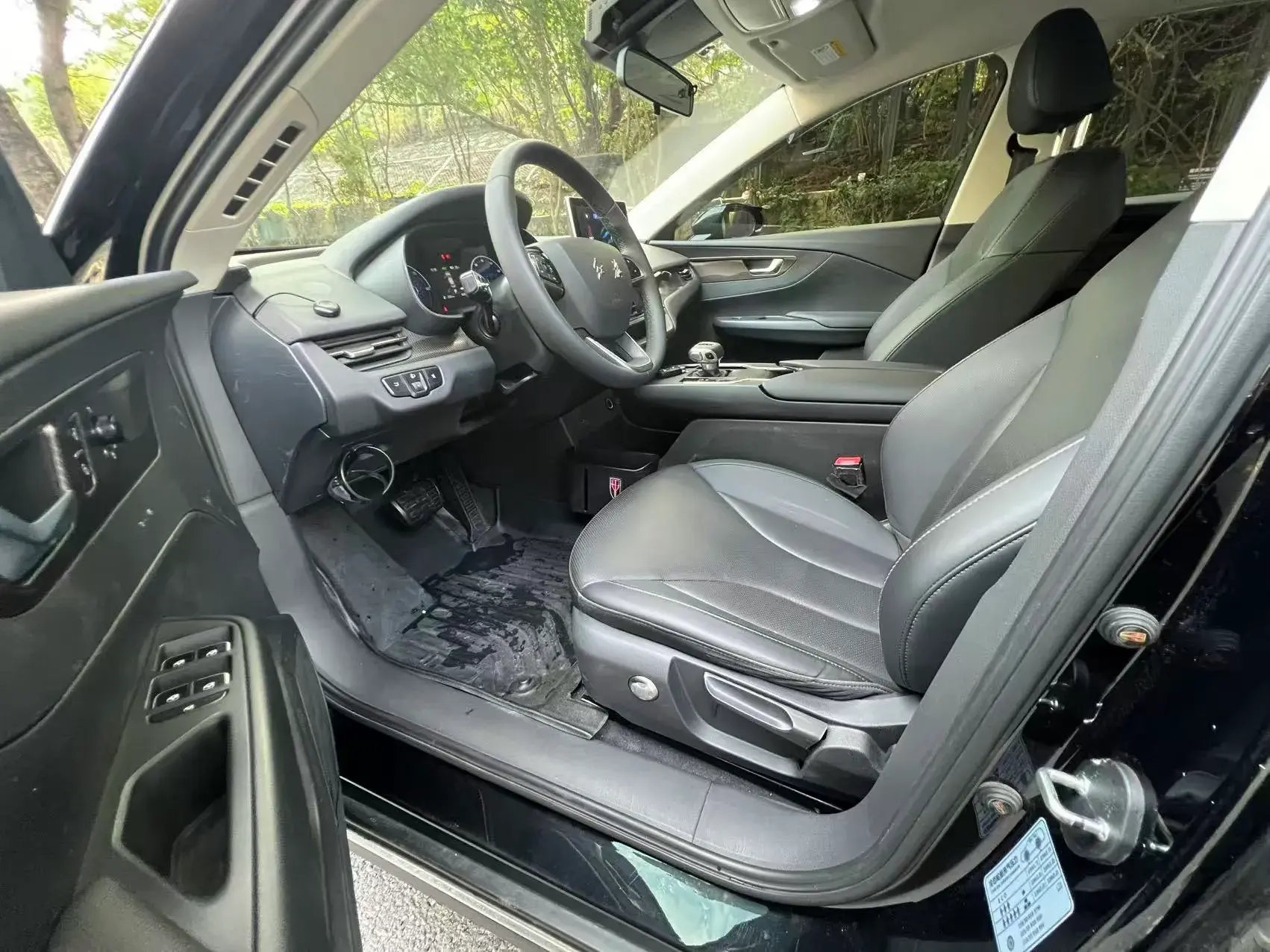 2022 HONGQI E-QM5 thumbnail 4