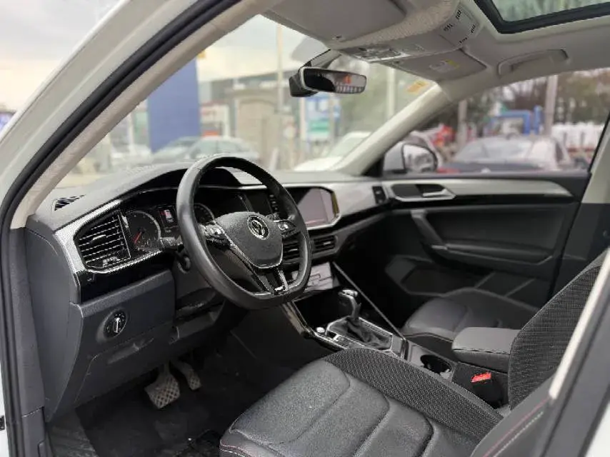 2021 VOLKSWAGEN TAYRON thumbnail 4