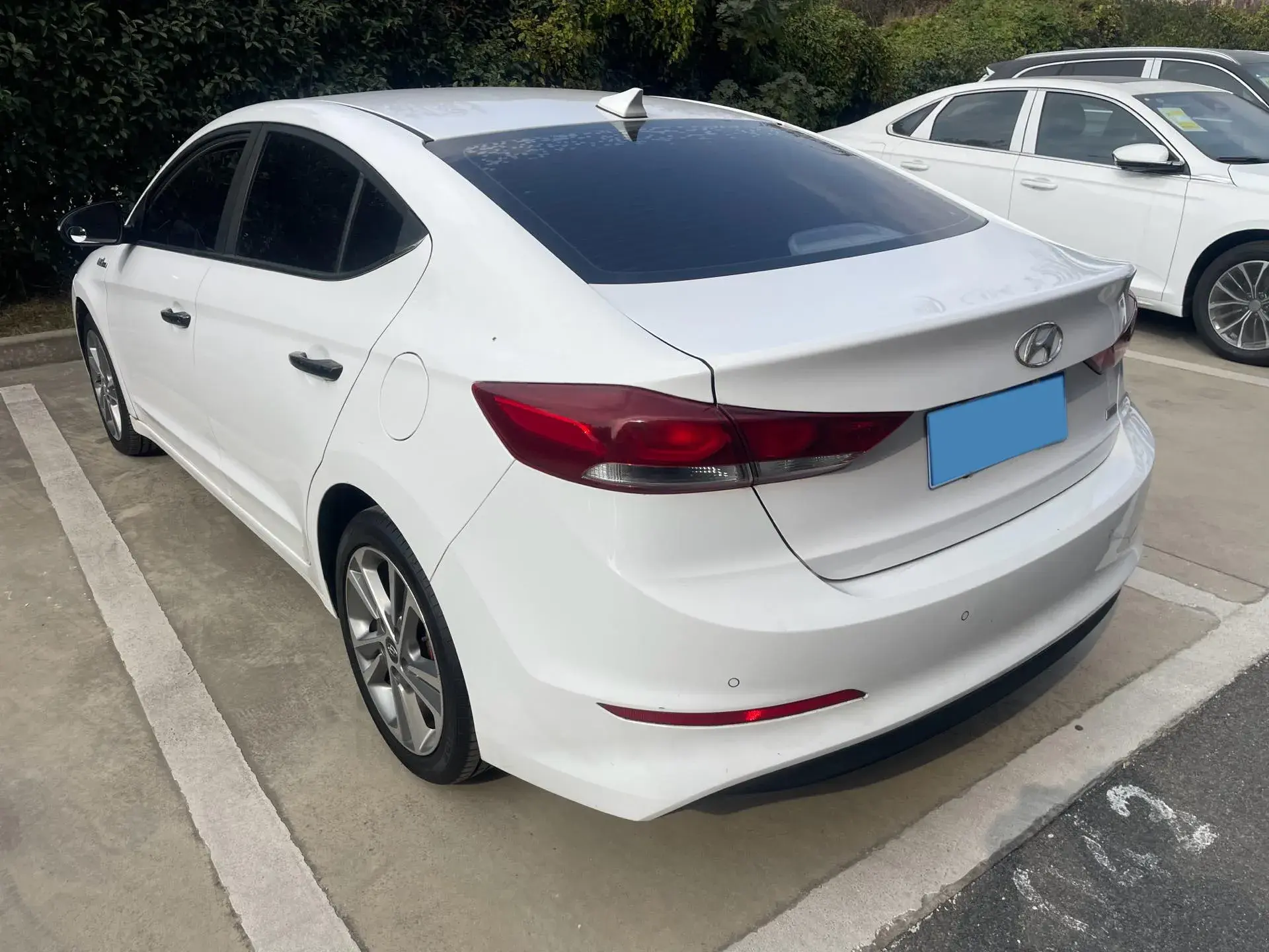 2016 HYUNDAI ELANTRA thumbnail 3