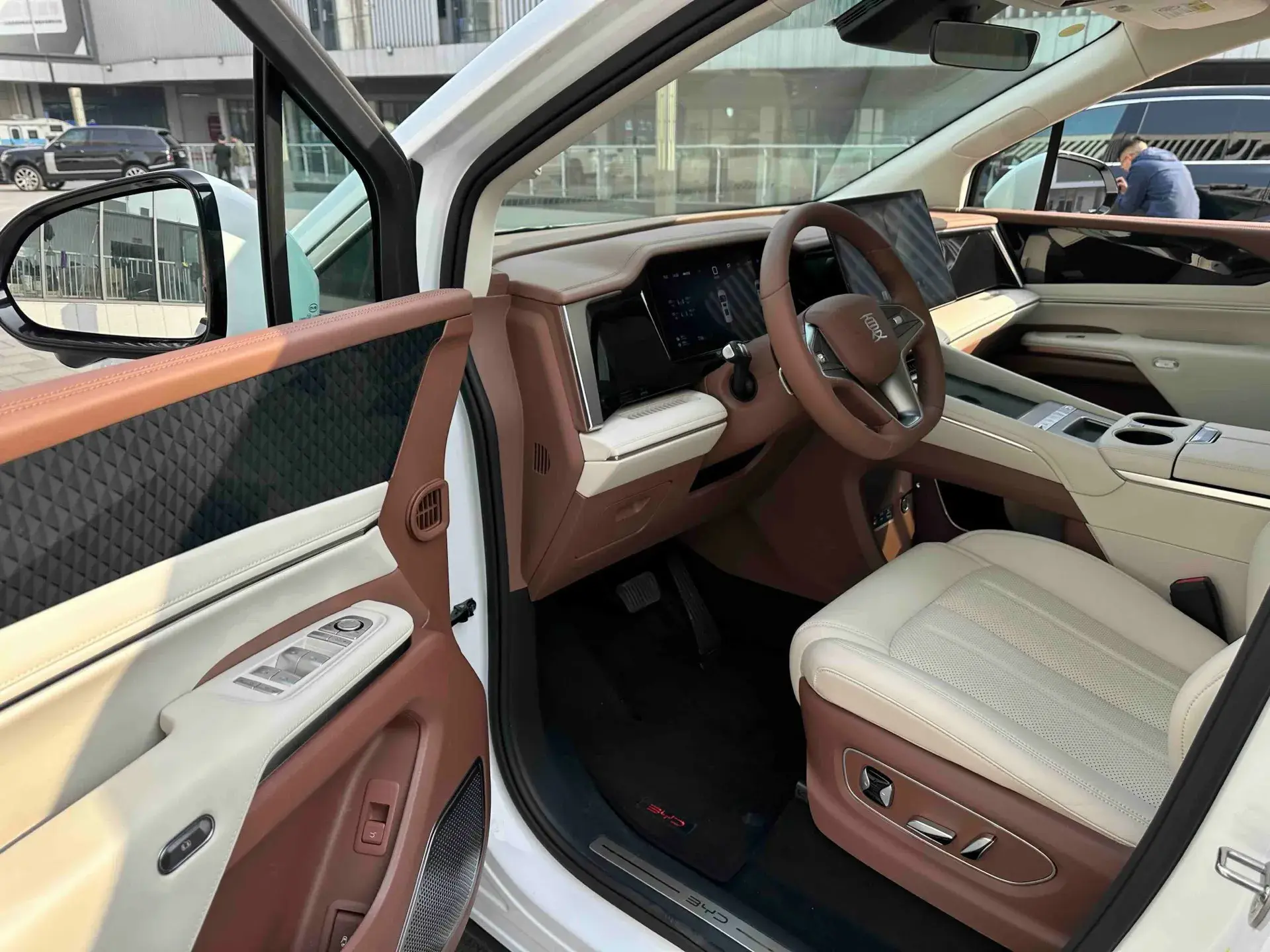 2025 BYD XIA thumbnail 4