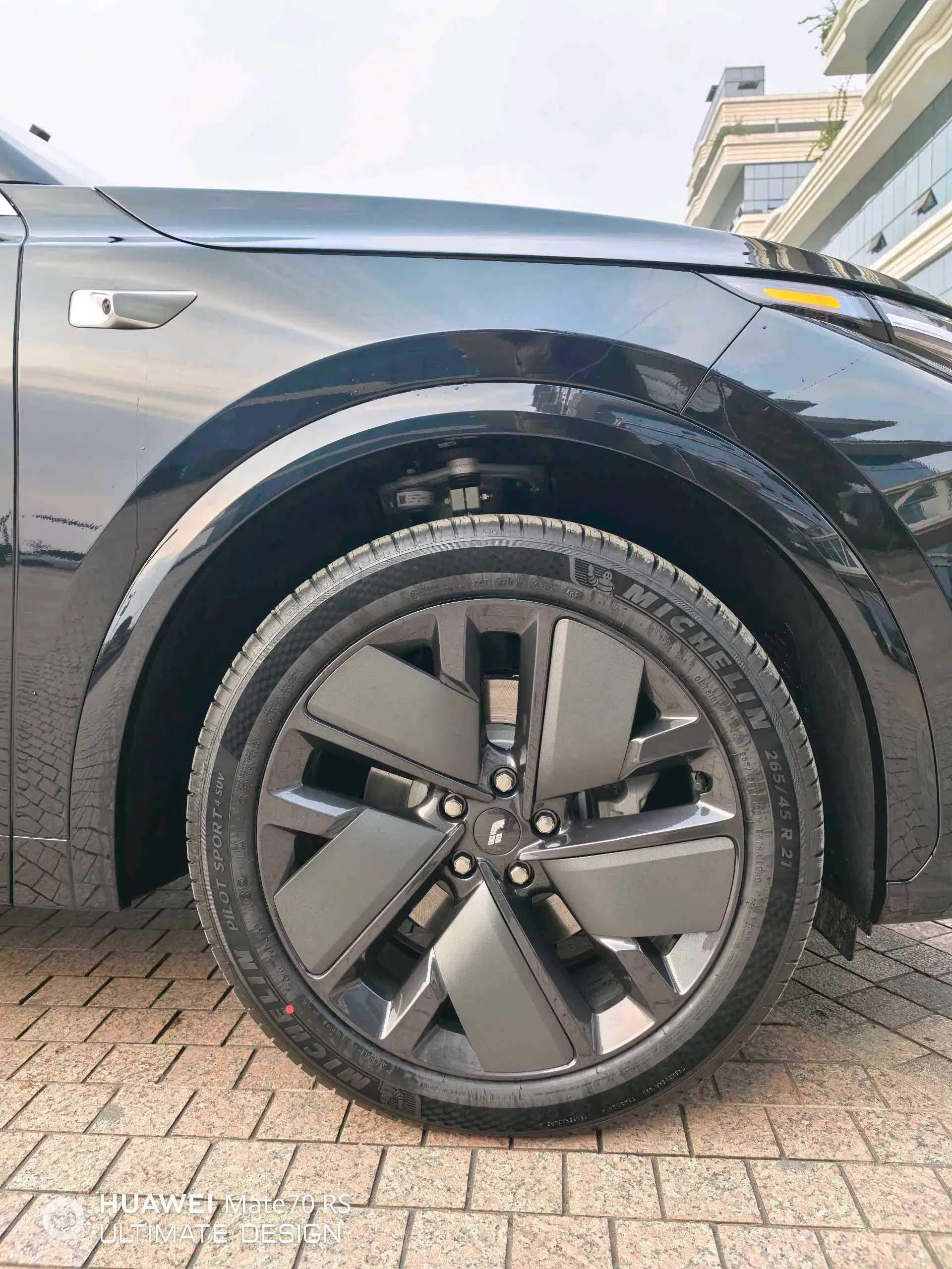 2025 LI L7 thumbnail 4