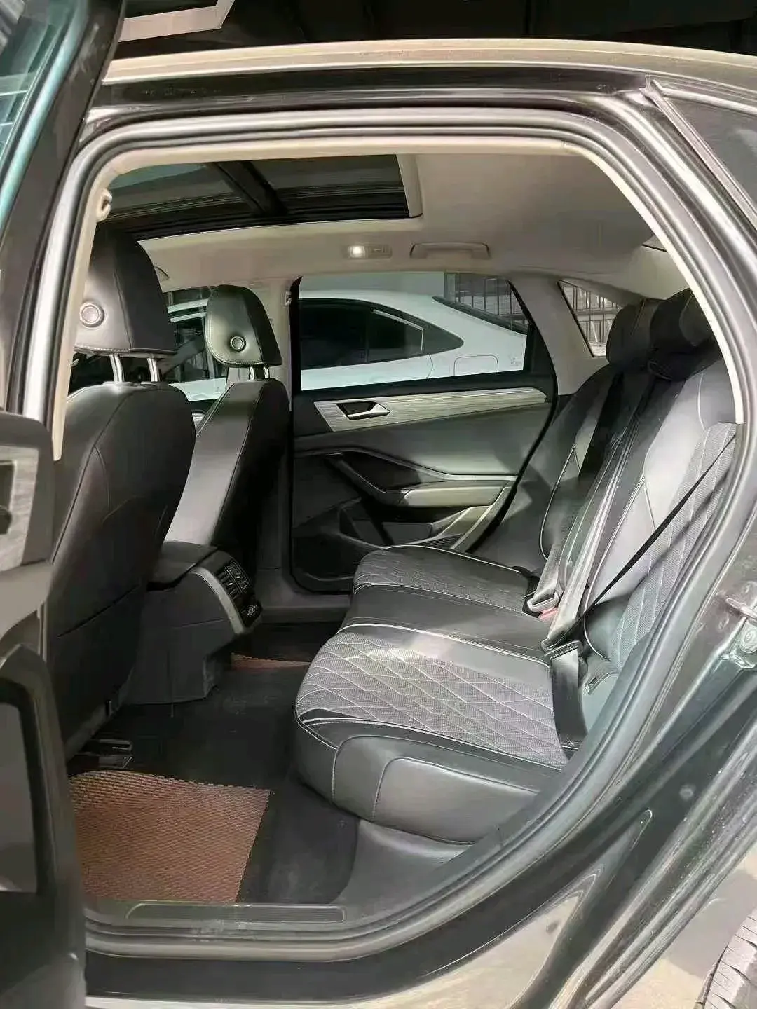 2023 VOLKSWAGEN SAGITAR thumbnail 4