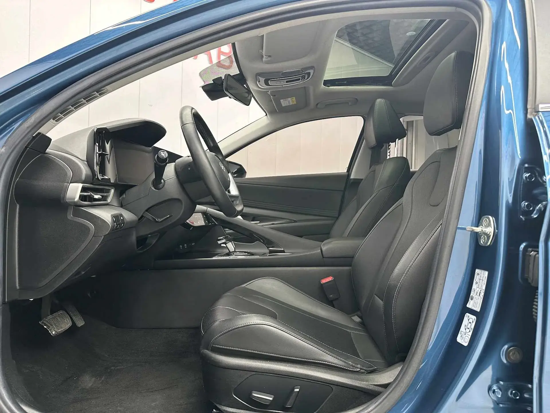 2021 HYUNDAI ELANTRA thumbnail 4