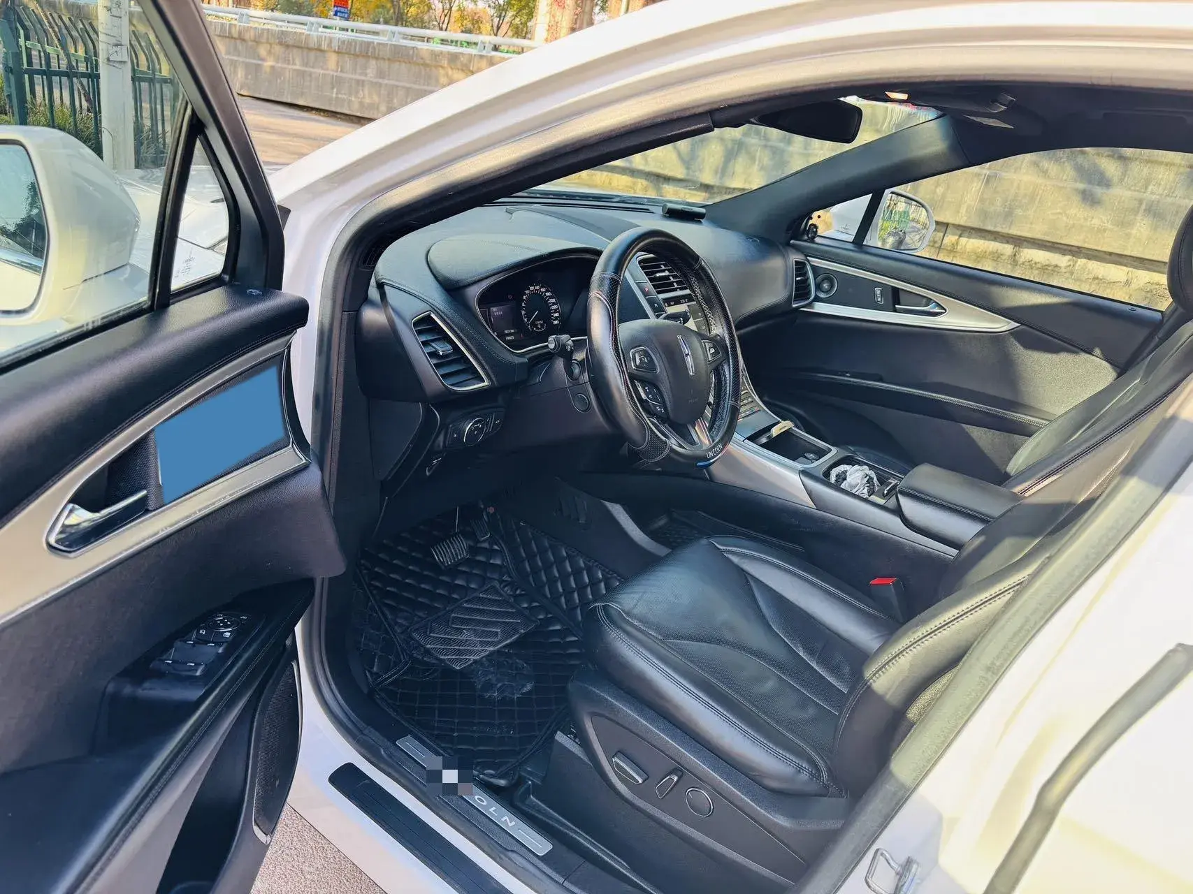 2017 LINCOLN MKX thumbnail 4