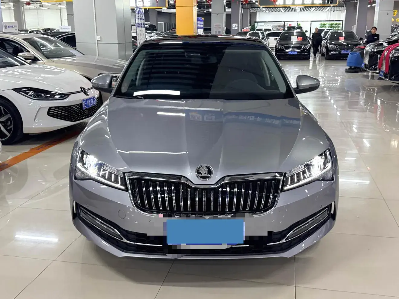 2023 SKODA SUPERB thumbnail 2