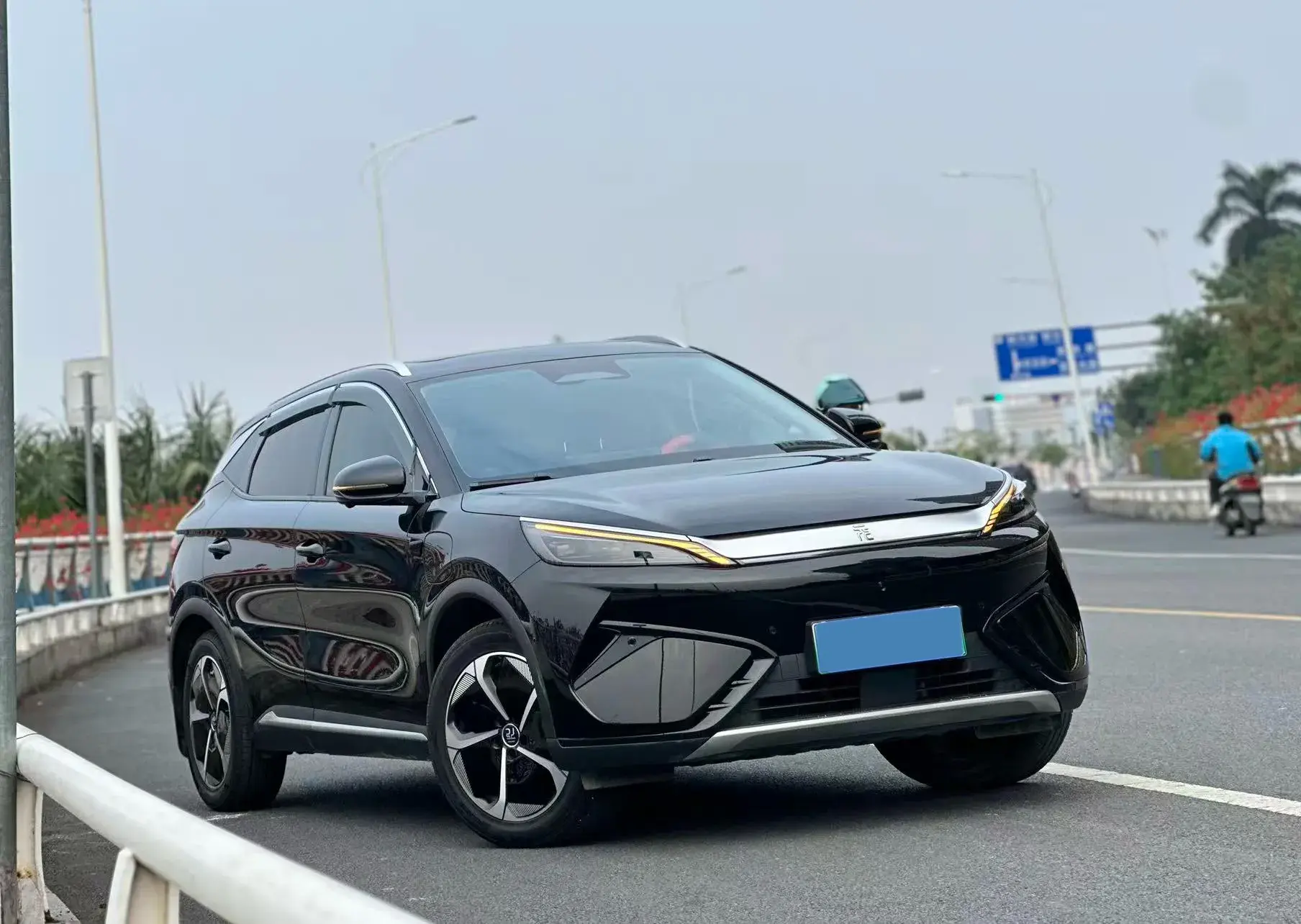 2025 BYD YUAN thumbnail 3