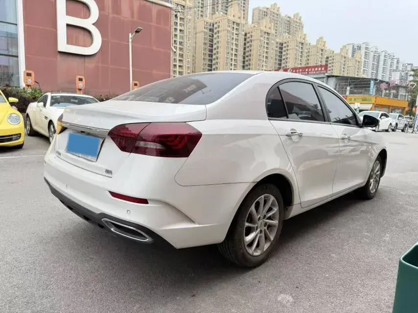 2021 BAOJUN 530 thumbnail 3