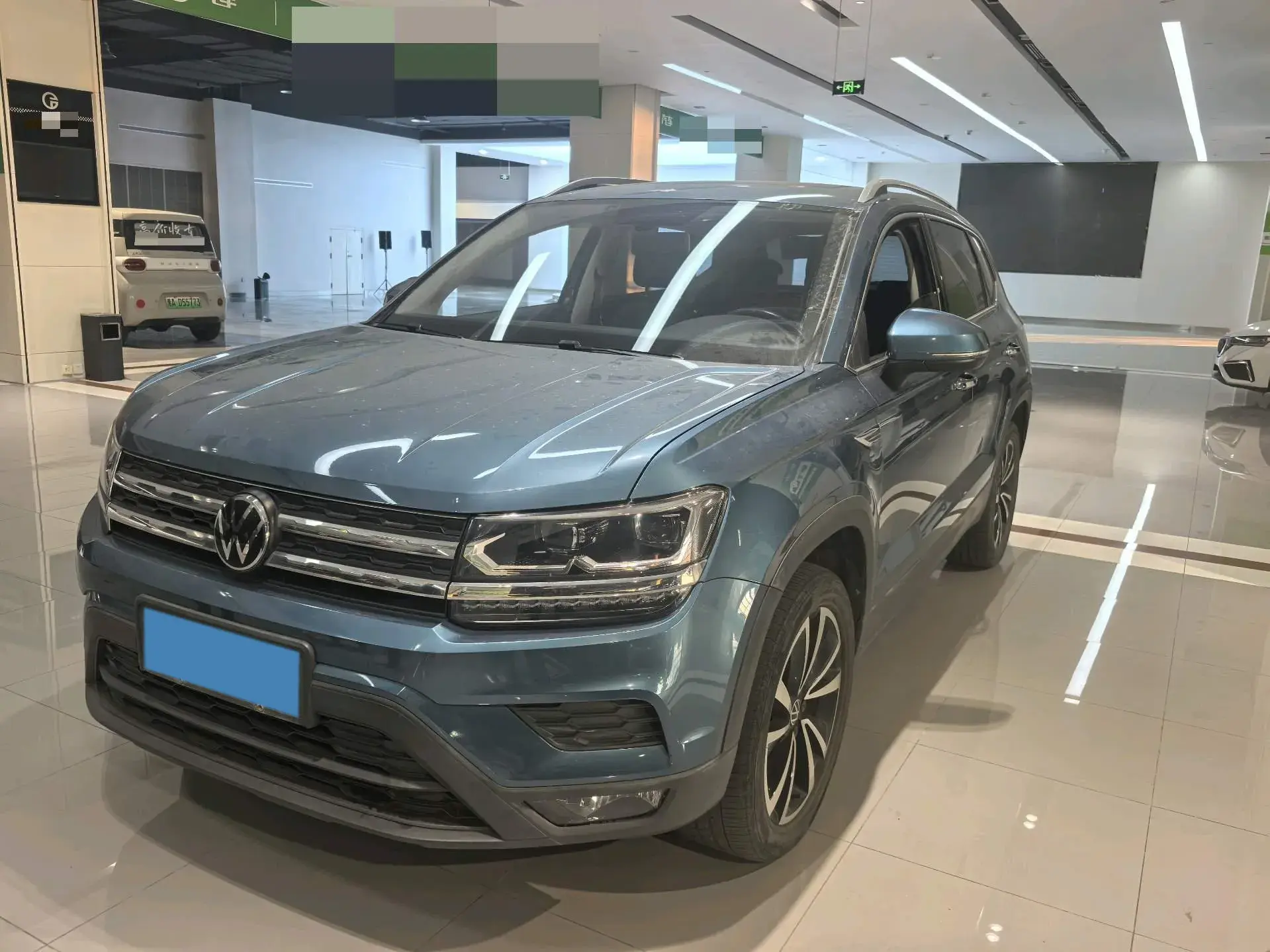 2021 VOLKSWAGEN THARU view 1