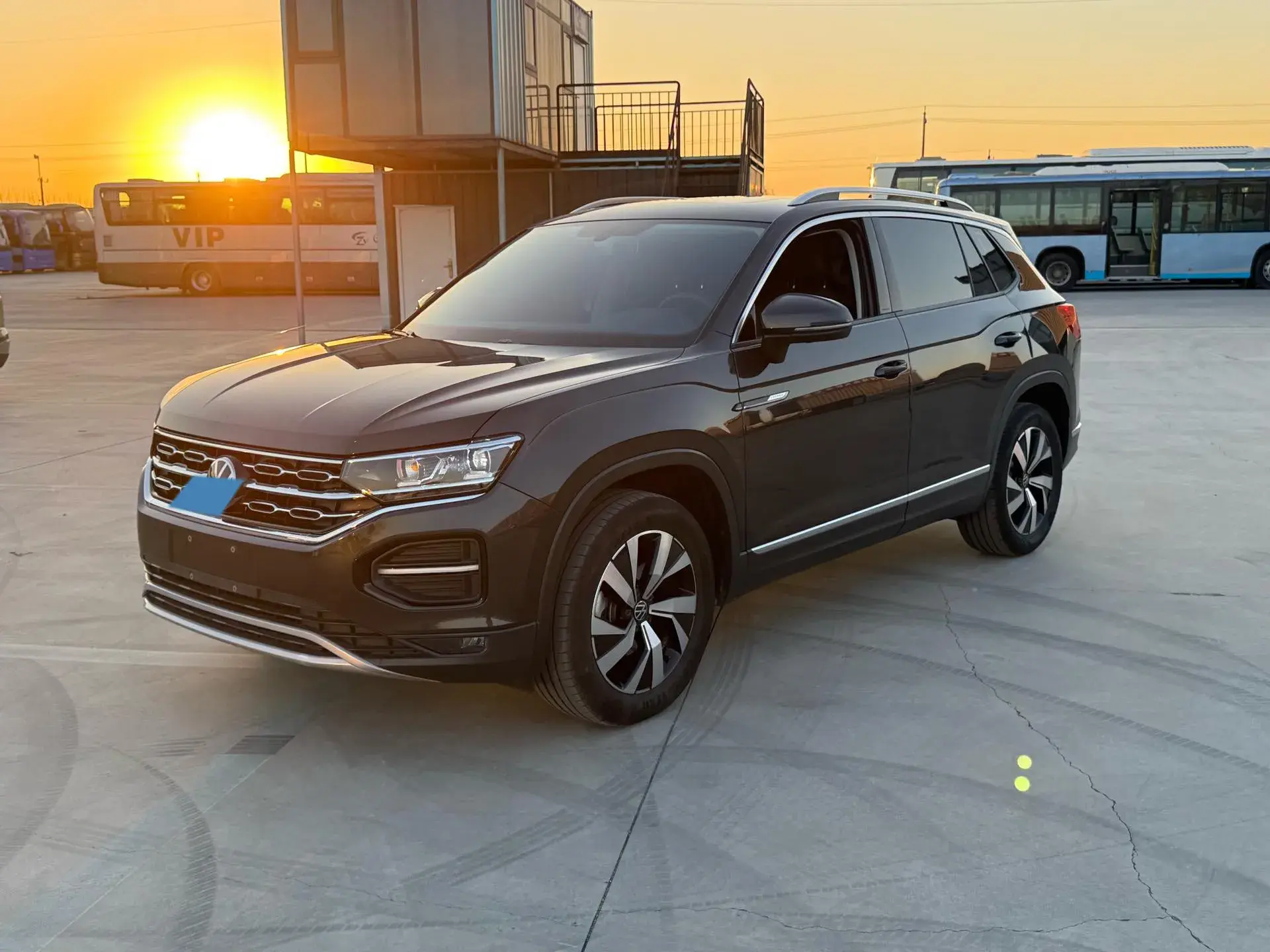 2022 VOLKSWAGEN TAYRON view 1