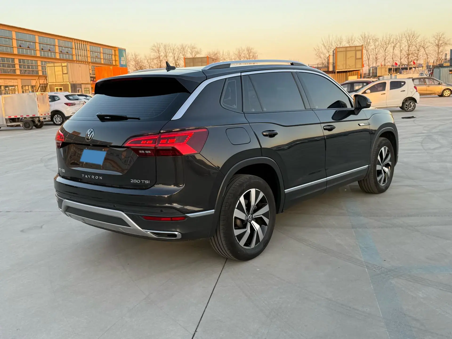 2022 VOLKSWAGEN TAYRON thumbnail 3