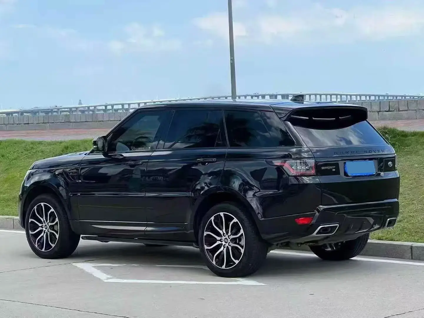 2022 LAND ROVER thumbnail 2