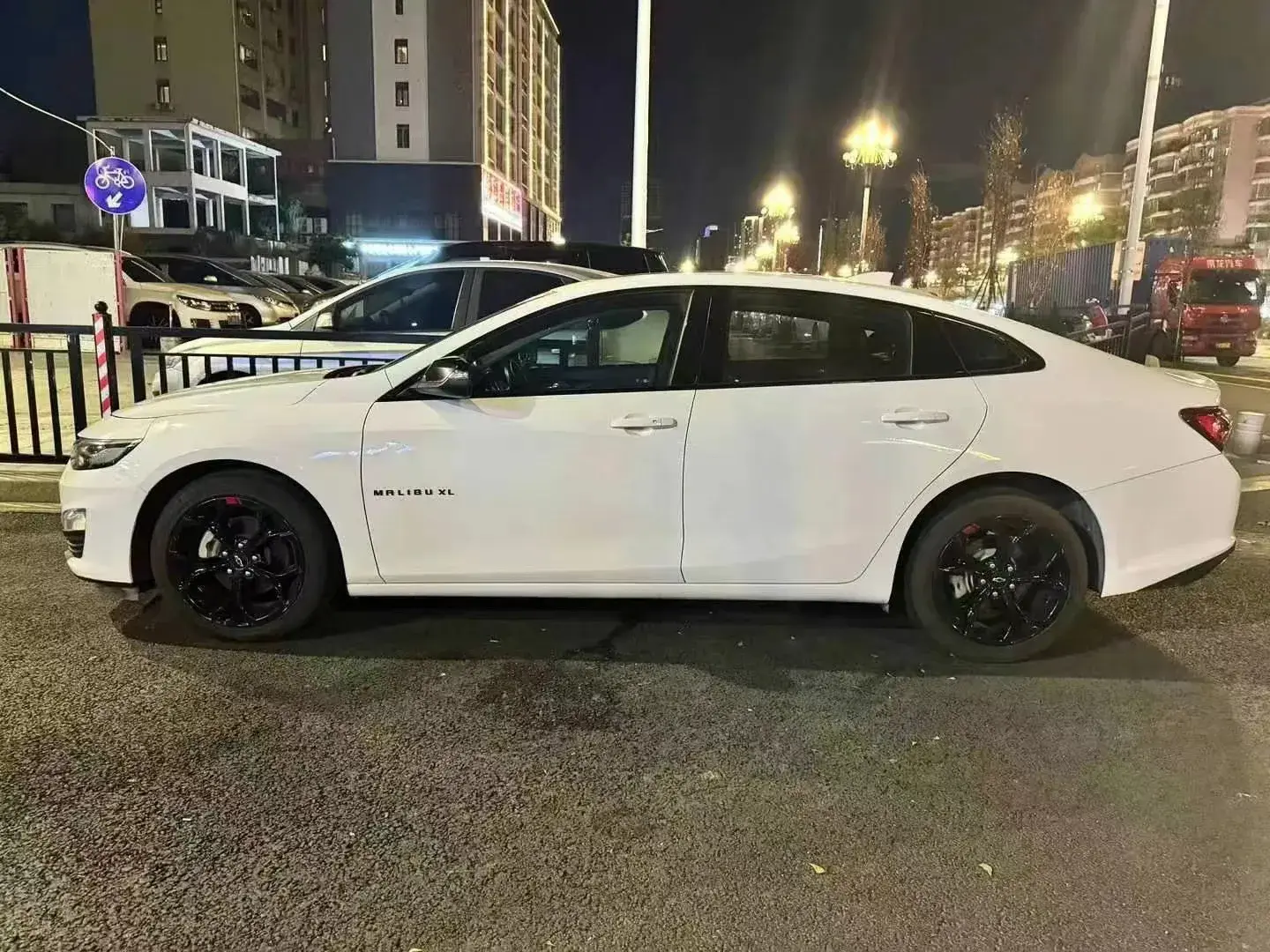 2019 CHEVROLET MALIBU thumbnail 2