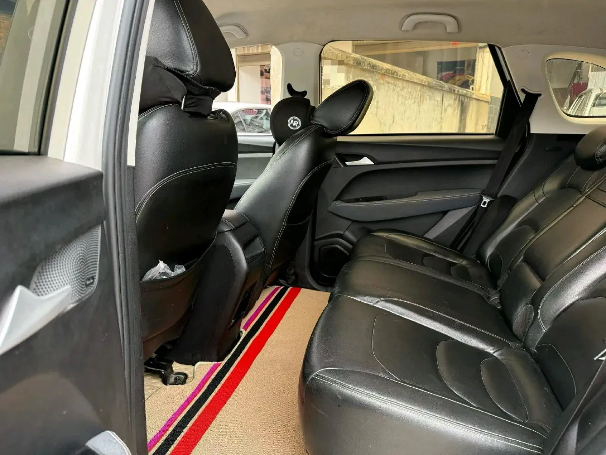 2018 BaoJun 530 1.5T 150HP L4 6MT,autocango,china used car exporter,china ev exporter,chinese used car exporter,chinese used ev exporter