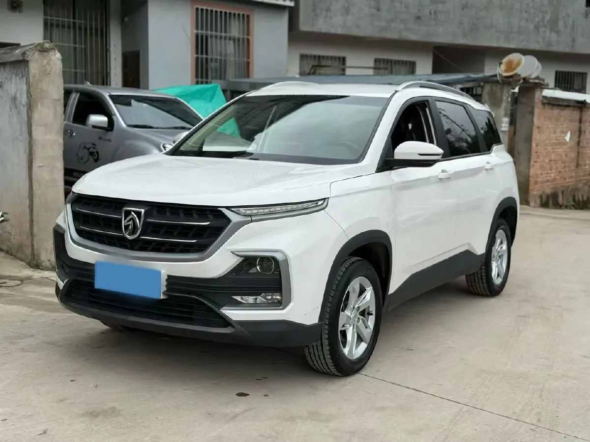 2018 BaoJun 530 1.5T 150HP L4 6MT,autocango,china used car exporter,china ev exporter,chinese used car exporter,chinese used ev exporter