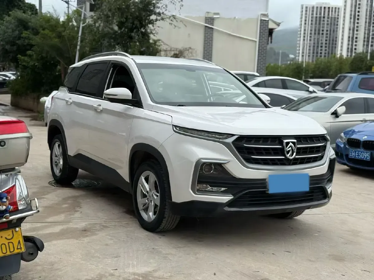 2018 BaoJun 530 1.5T 150HP L4 6MT,autocango,china used car exporter,china ev exporter,chinese used car exporter,chinese used ev exporter