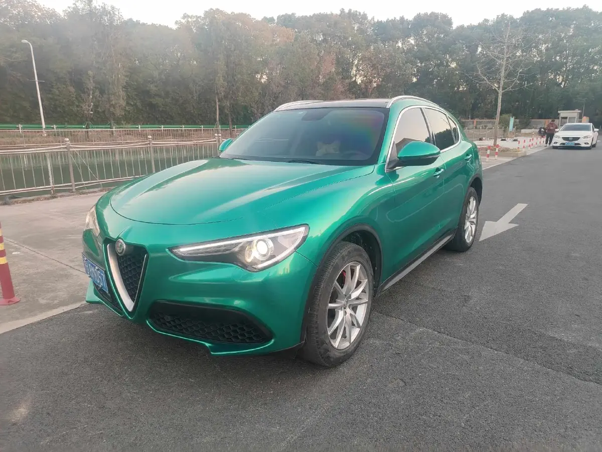 2017 Jaguar XE 2.0T 240HP L4 8AT