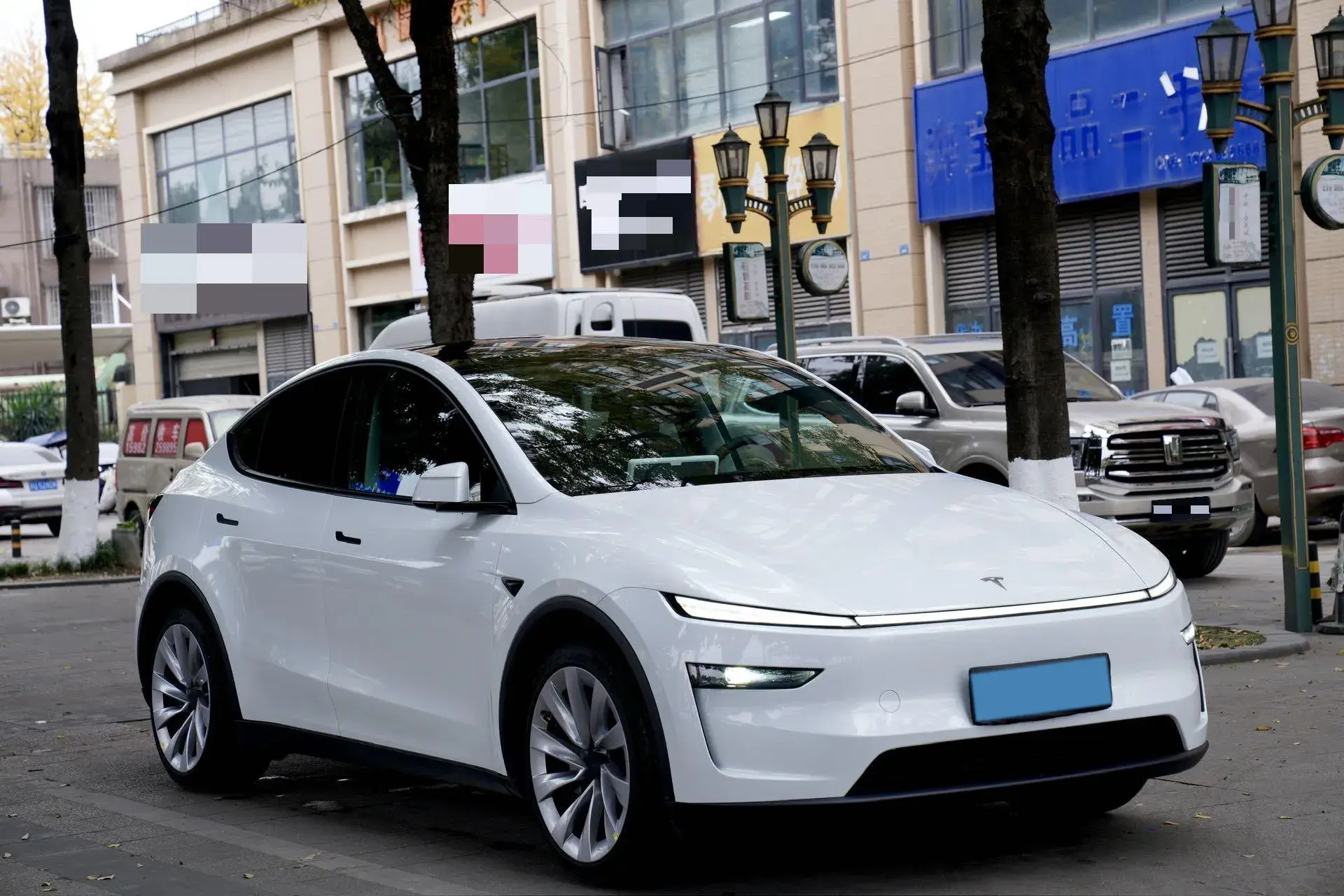 2025 TESLA MODEL thumbnail 3