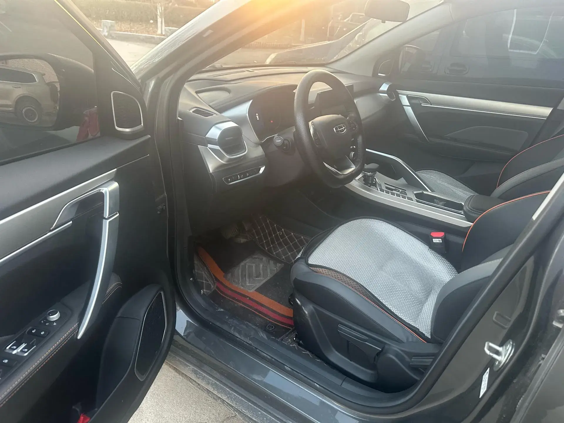 2024 GEELY COOLRAY thumbnail 3