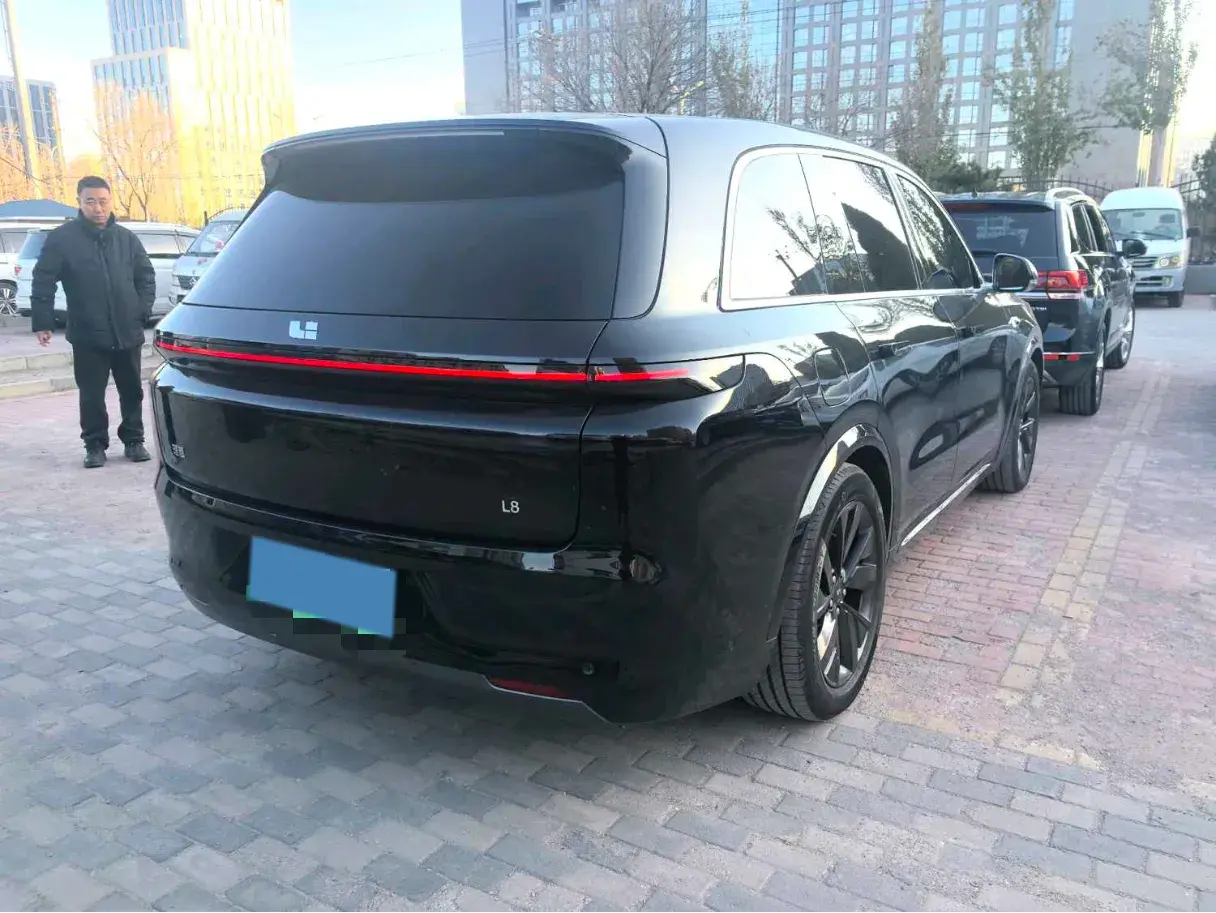 2023 LI L8 thumbnail 2