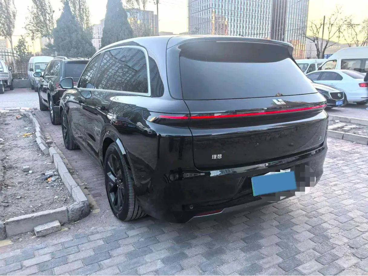 2023 LI L8 thumbnail 3