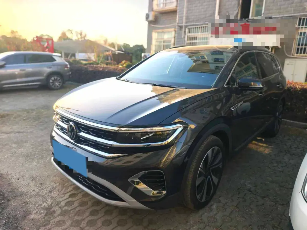 2024 Volkswagen Talagon 2.0T 220HP L4 7DCT