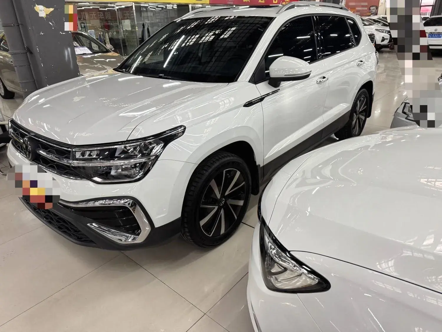 2024 VOLKSWAGEN THARU view 1