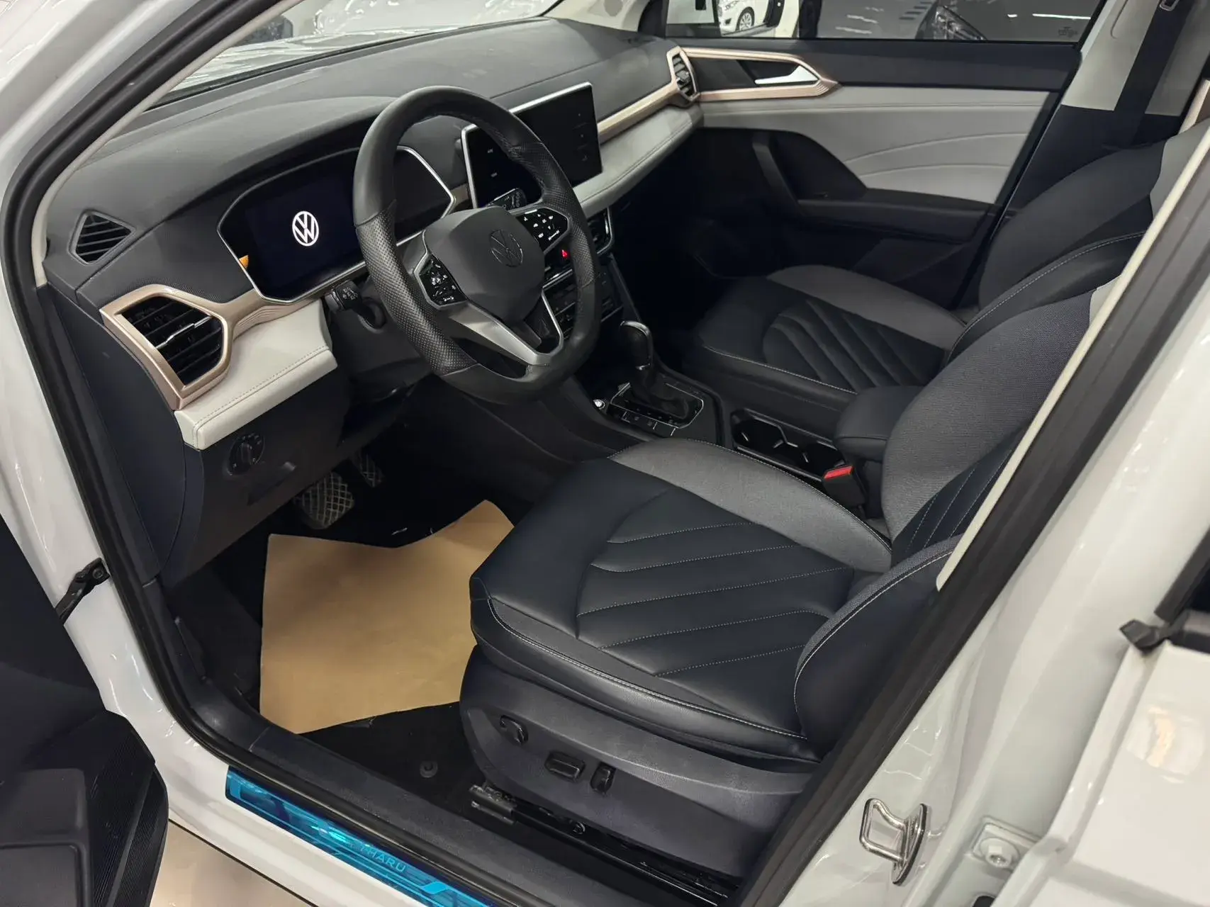 2024 VOLKSWAGEN THARU thumbnail 4