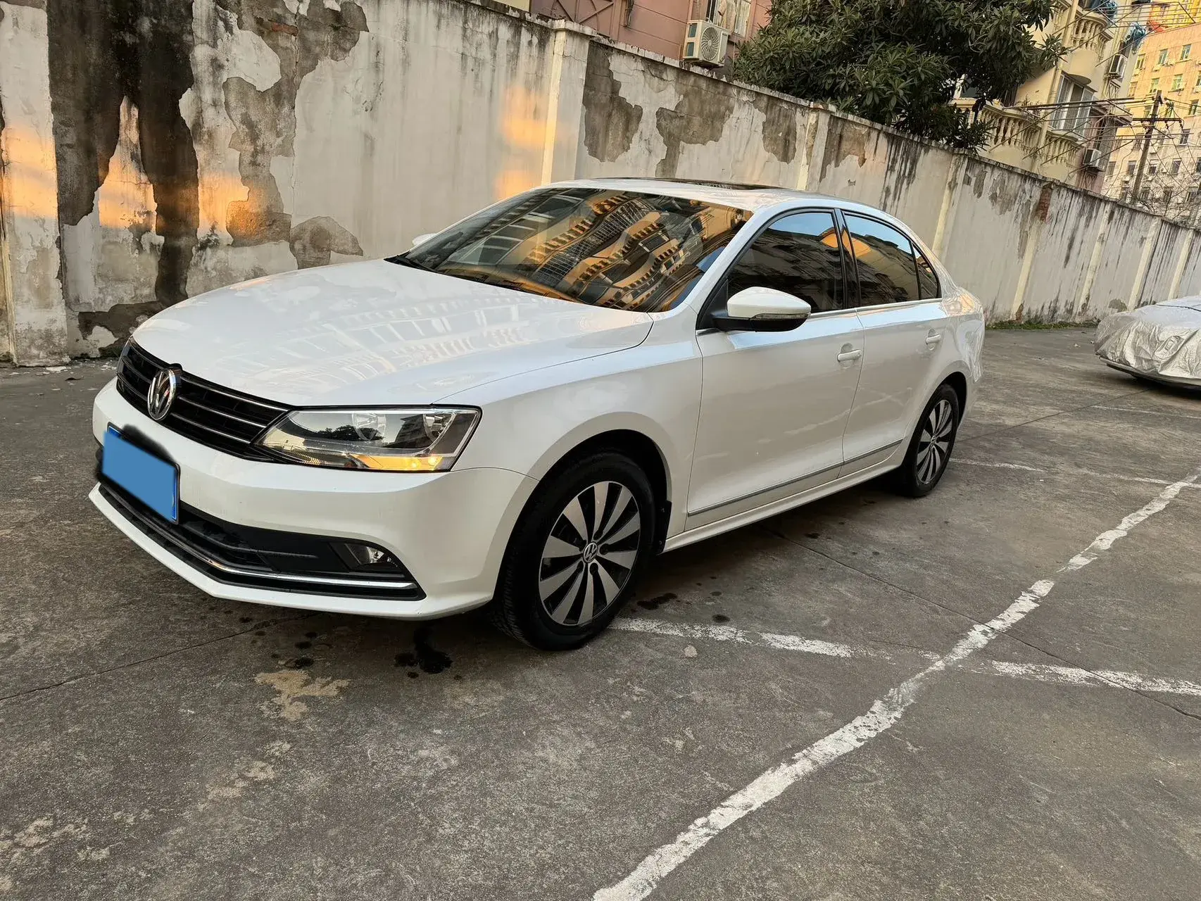 2018 VOLKSWAGEN SAGITAR view 1