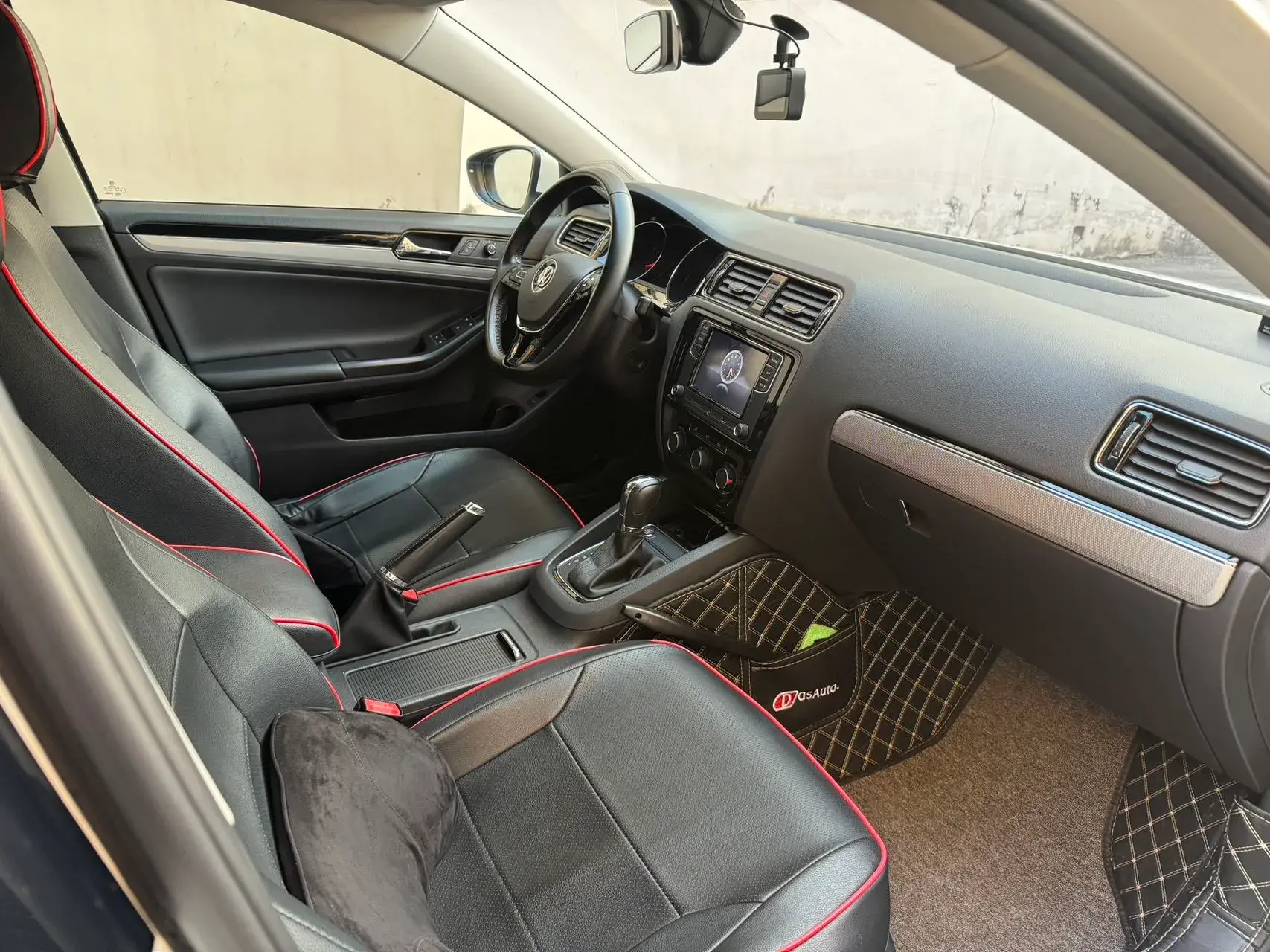 2018 VOLKSWAGEN SAGITAR thumbnail 4