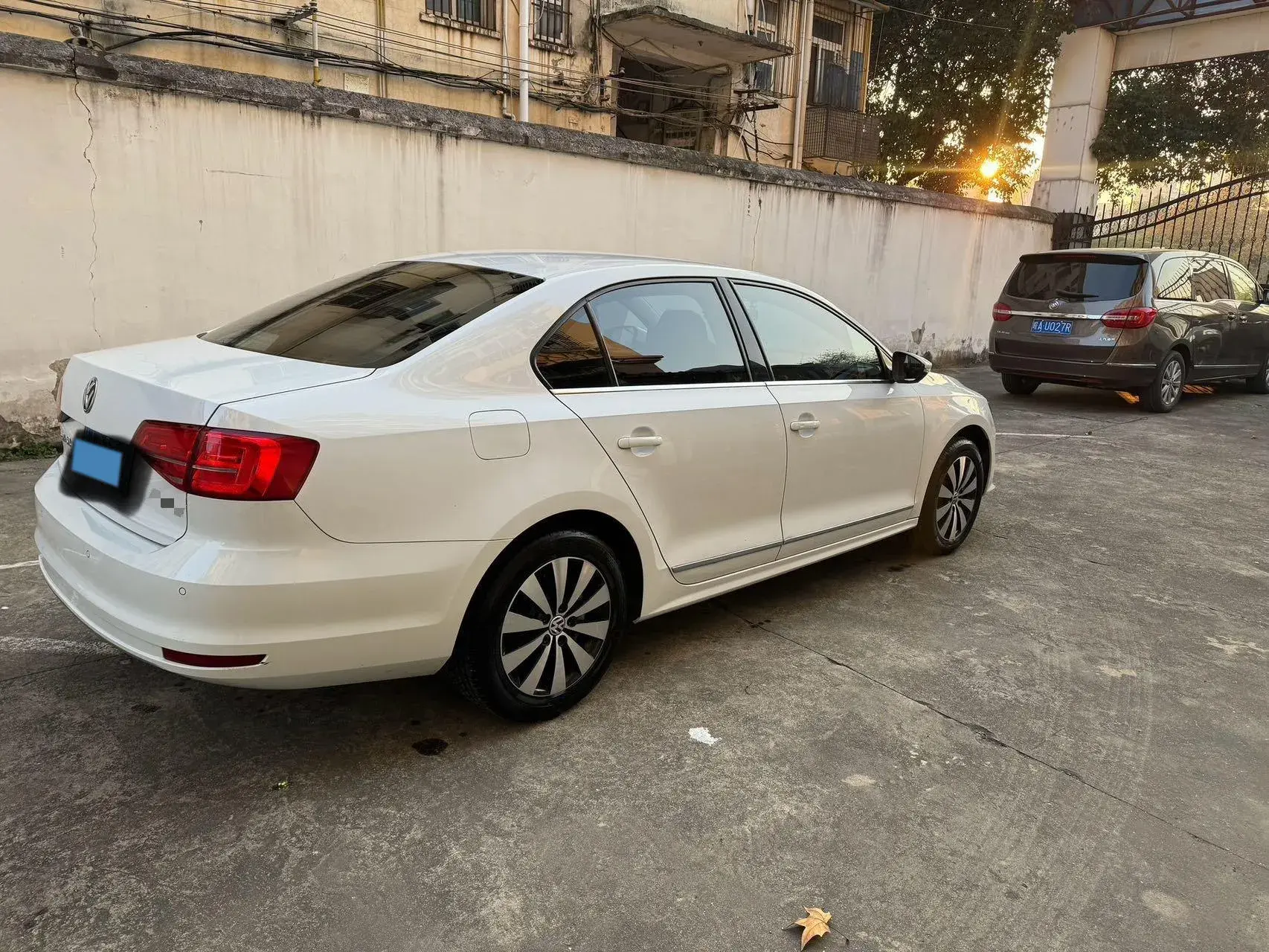 2018 VOLKSWAGEN SAGITAR thumbnail 3