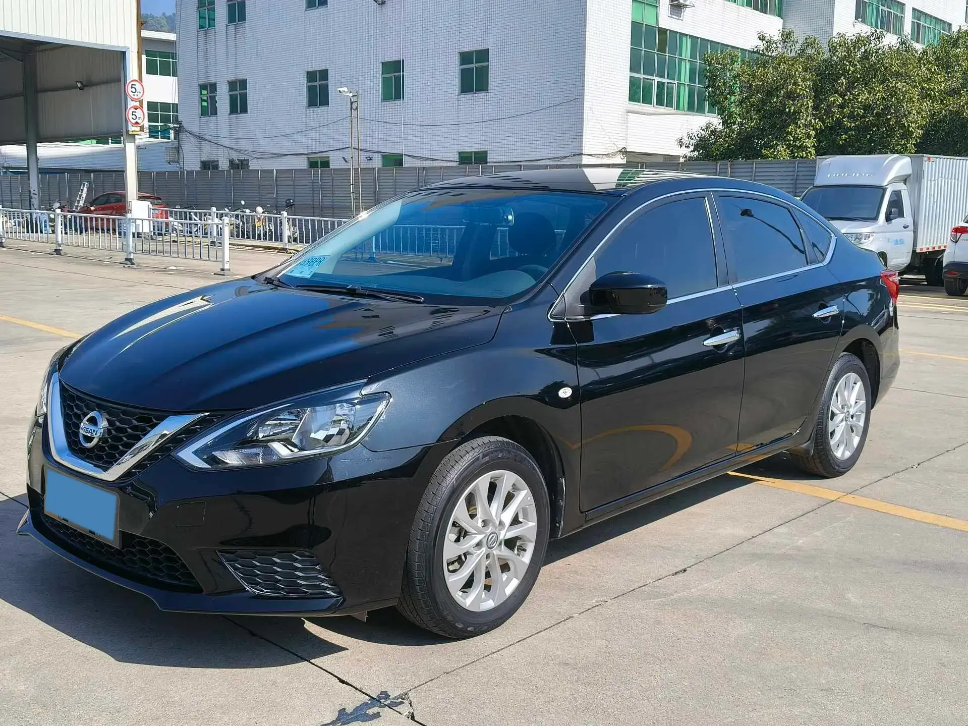 2022 NISSAN SYLPHY view 1