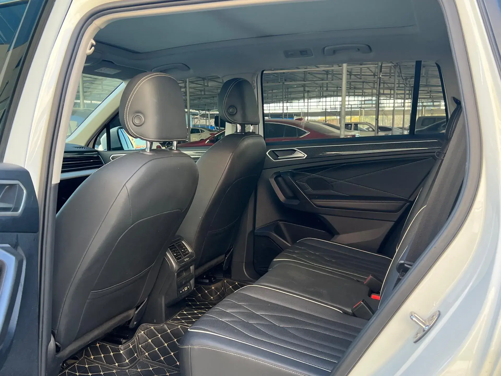 2024 VOLKSWAGEN TIGUAN thumbnail 4