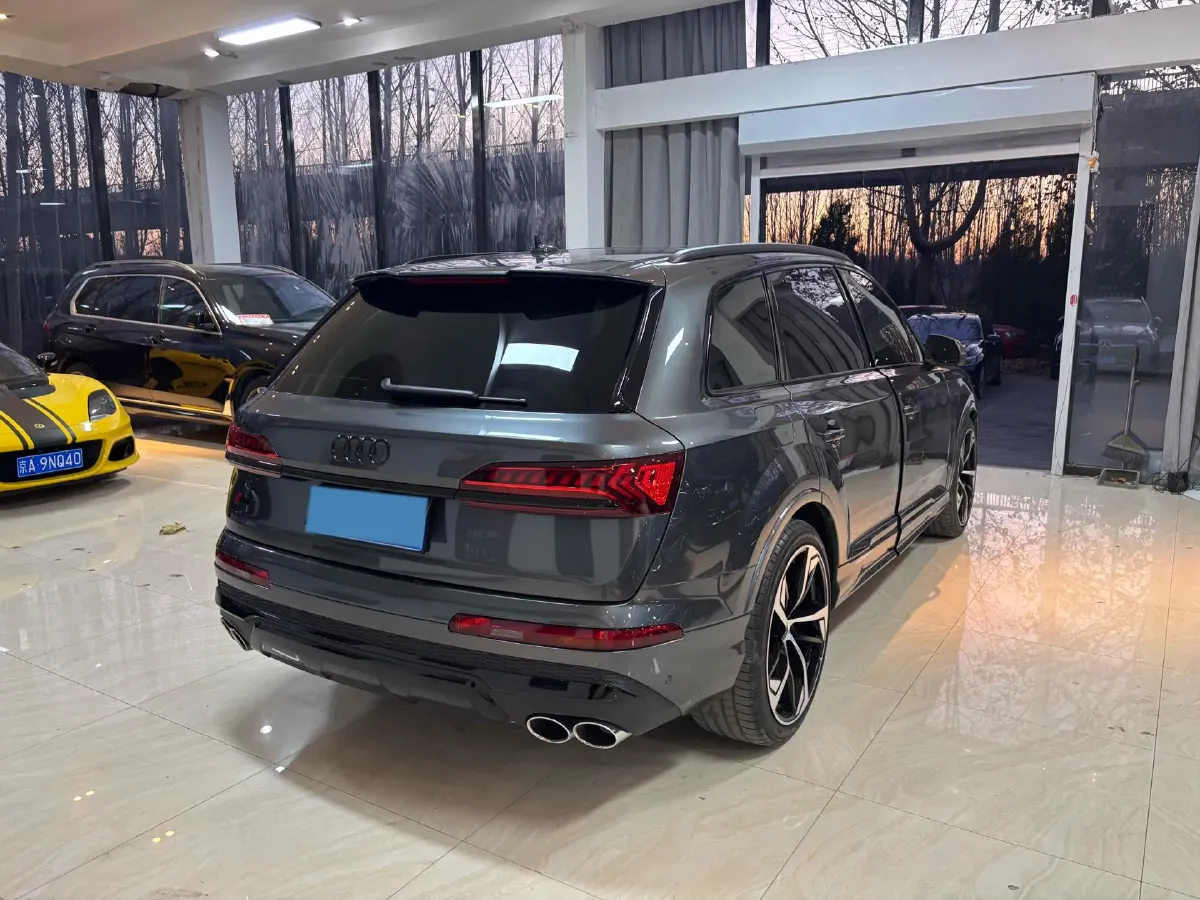 2024 Audi SQ7 4.0T 507HP V8 8AT,autocango,china used car exporter,china ev exporter,chinese used car exporter,chinese used ev exporter