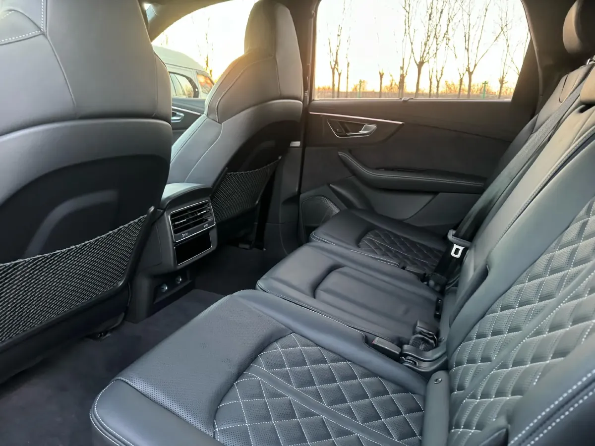 2024 Audi SQ7 4.0T 507HP V8 8AT,autocango,china used car exporter,china ev exporter,chinese used car exporter,chinese used ev exporter