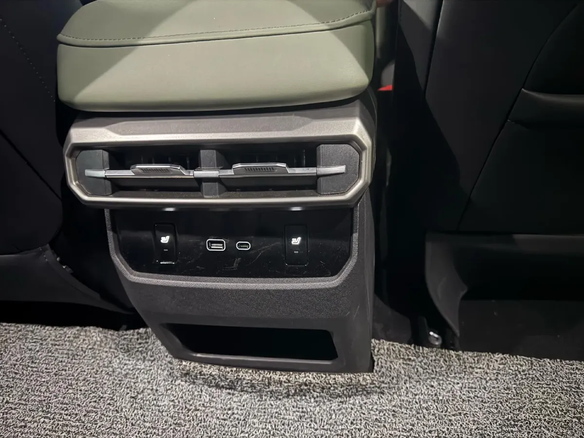 2025 MAXUS InterstellarX 2.5T 224HP L4 8AT,autocango,china used car exporter,china ev exporter,chinese used car exporter,chinese used ev exporter