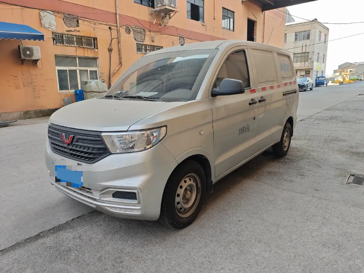 2022 WuLing HongGuang V 1.5L 99HP L4 6MT