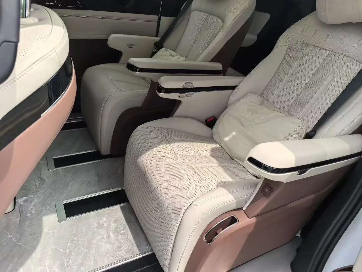 2025 BYD XIA thumbnail 4