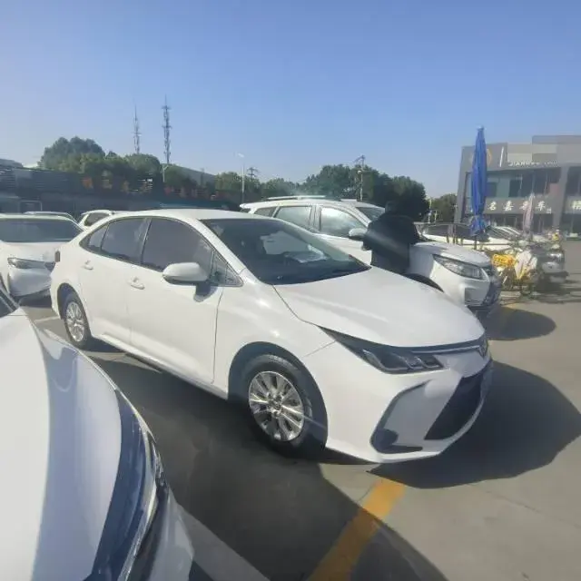 2023 TOYOTA COROLLA thumbnail 3